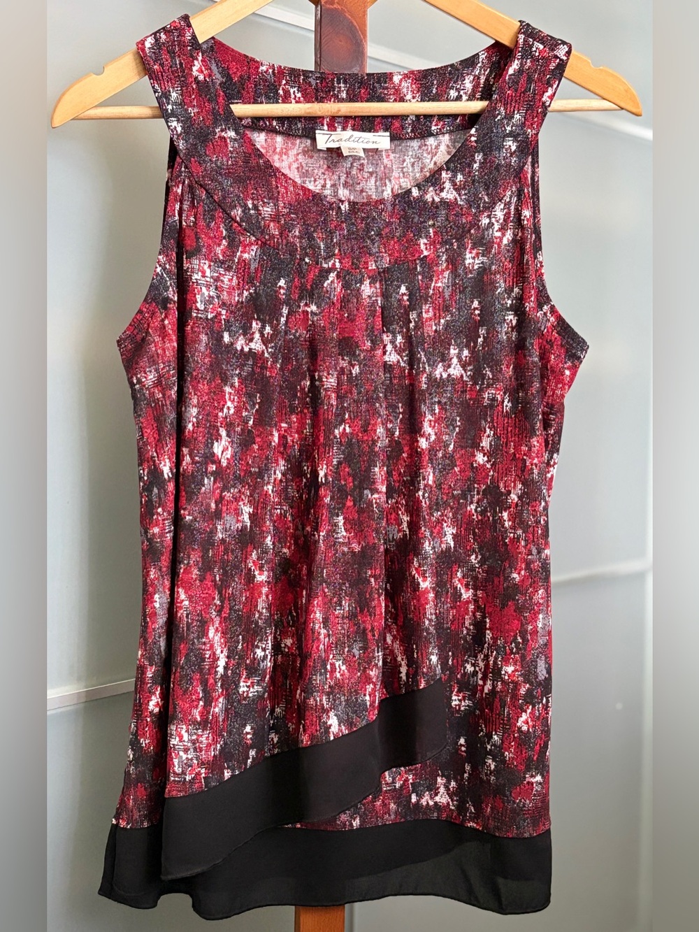 Tradition Sleeveless Asymmetrical Layered Blouse Red Black Abstract Print S/P